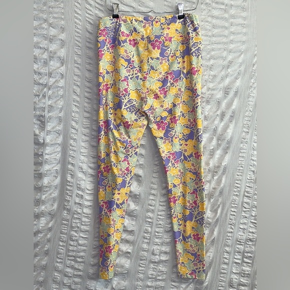 LuLaRoe Tall & Curvy Springtime Leggings - Picture 2 of 4
